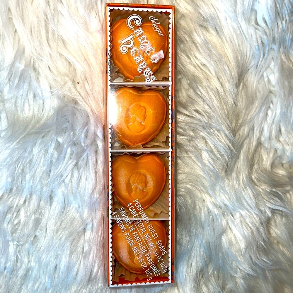 Delagar vintage cameo, hearts soaps